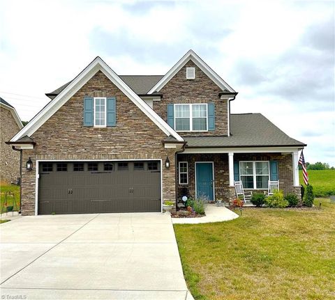 Single Family Residence in Thomasville NC 12 Freemont Court.jpg