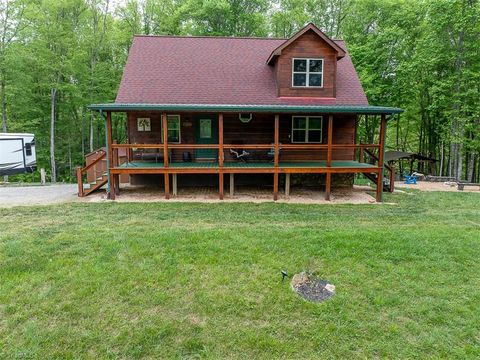 Single Family Residence in Piney Creek NC 232 Bertie Circle.jpg