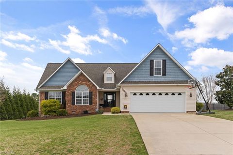 Single Family Residence in Lexington NC 135 Goldenrod Lane.jpg