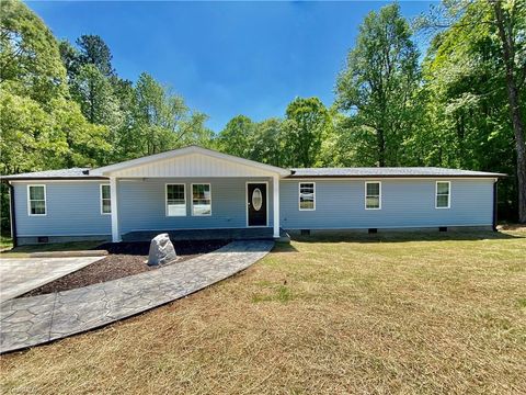 Manufactured Home in Salisbury NC 109 Bee Tree Lane.jpg