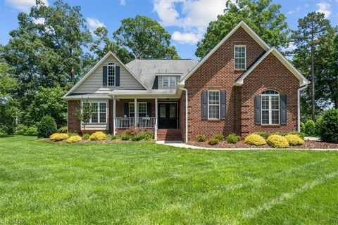 Single Family Residence in Asheboro NC 320 N Club Drive.jpg