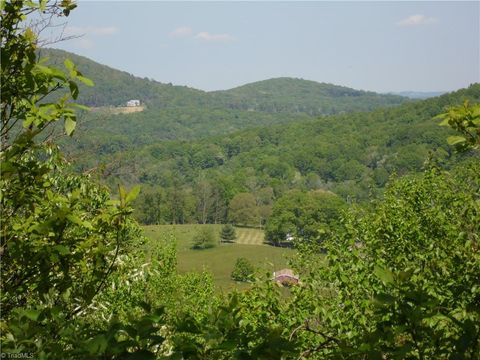 Single Family Residence in Sparta NC Lot #37 Ridgewood Road.jpg
