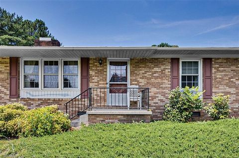 Single Family Residence in Asheboro NC 2308 Lambert Drive 28.jpg