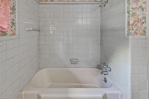 Single Family Residence in Asheboro NC 2308 Lambert Drive 20.jpg