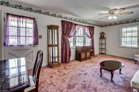 Single Family Residence in Asheboro NC 2308 Lambert Drive 12.jpg