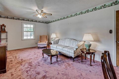 Single Family Residence in Asheboro NC 2308 Lambert Drive 10.jpg