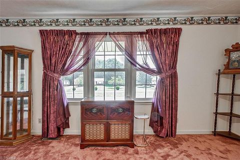Single Family Residence in Asheboro NC 2308 Lambert Drive 11.jpg
