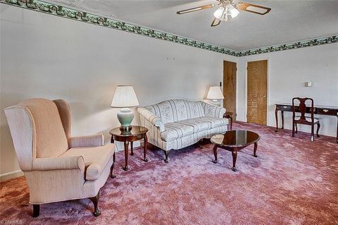 Single Family Residence in Asheboro NC 2308 Lambert Drive 13.jpg