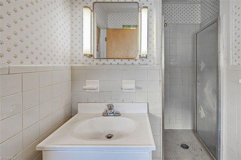 Single Family Residence in Asheboro NC 2308 Lambert Drive 16.jpg