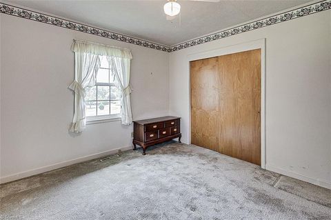 Single Family Residence in Asheboro NC 2308 Lambert Drive 18.jpg