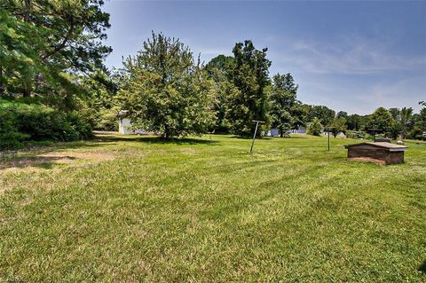 Single Family Residence in Asheboro NC 2308 Lambert Drive 27.jpg