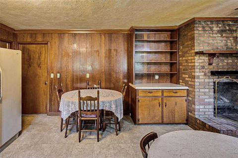 Single Family Residence in Asheboro NC 2308 Lambert Drive 9.jpg