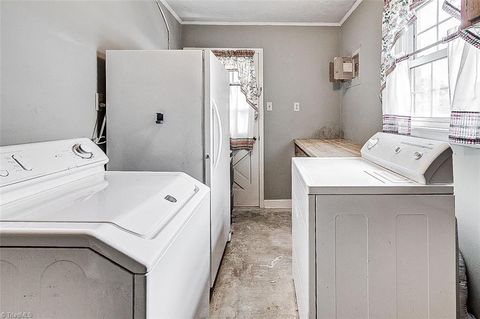 Single Family Residence in Asheboro NC 2308 Lambert Drive 22.jpg