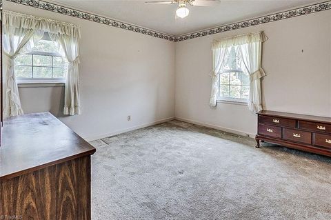 Single Family Residence in Asheboro NC 2308 Lambert Drive 17.jpg