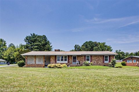 Single Family Residence in Asheboro NC 2308 Lambert Drive.jpg