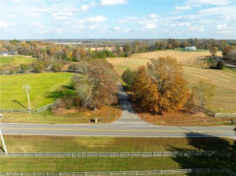 Single Family Residence in Advance NC 208 Plantation Lane.jpg