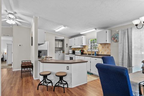 Manufactured Home in Myrtle Beach SC 953 Wayland Circle 34.jpg