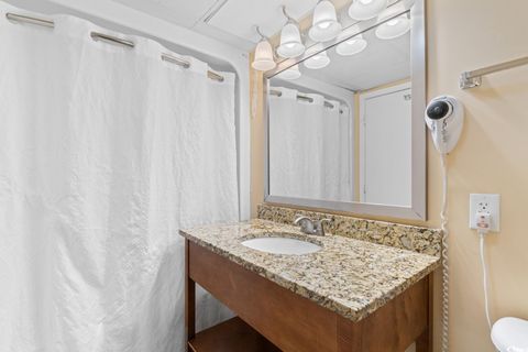 Condominium in Myrtle Beach SC 2000 Ocean Blvd. N Blvd #PH11 21.jpg