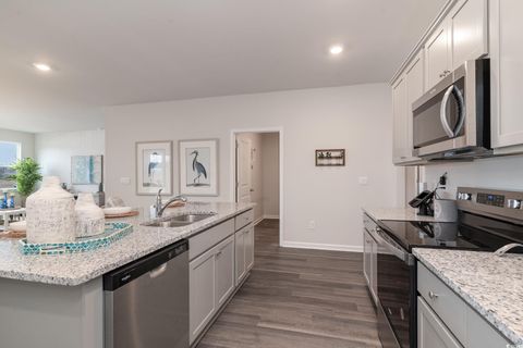 Single Family Residence in Ash NC 1245 Woodhouse Dr 4.jpg