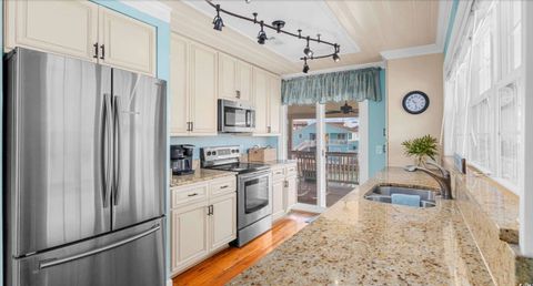 Single Family Residence in North Myrtle Beach SC 6101 Nixon St 4.jpg