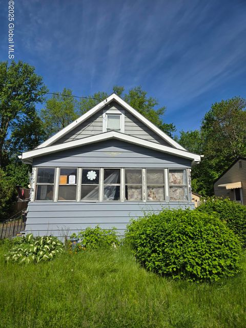 Single Family Residence in Watervliet NY 14 Western Avenue.jpg