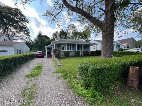 Single Family Residence in Schenectady NY 91 Elliott Avenue.jpg