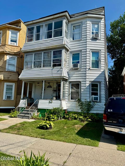 Triplex in Schenectady NY 921 Bridge Street.jpg