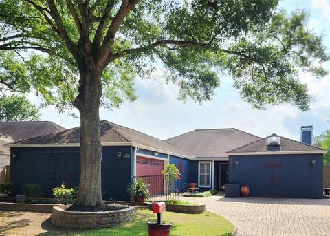 Single Family Residence in Houston TX 1330 Beaujolais Lane.jpg