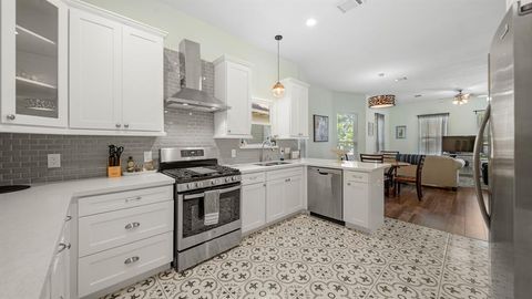 Single Family Residence in Galveston TX 2919 Avenue N 1/2.jpg
