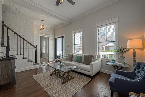 Single Family Residence in Galveston TX 3902 Sealy Street.jpg