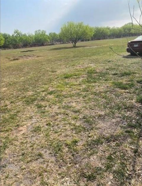 Single Family Residence in Mathis TX 140 County Road 363.jpg