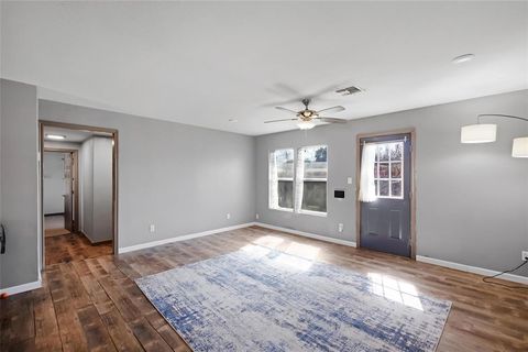 Single Family Residence in Beeville TX 304 E Inez Street 6.jpg
