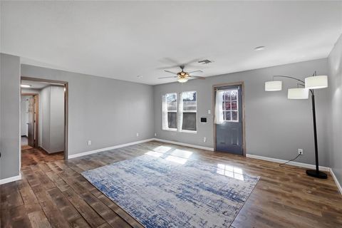 Single Family Residence in Beeville TX 304 E Inez Street 9.jpg