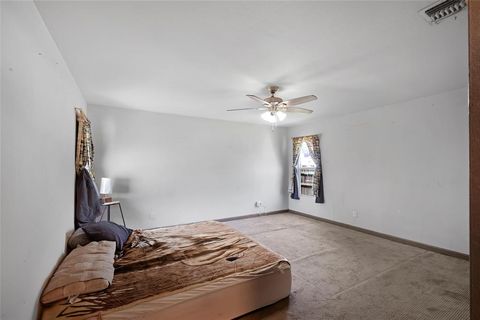 Single Family Residence in Beeville TX 304 E Inez Street 15.jpg