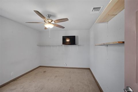 Single Family Residence in Beeville TX 304 E Inez Street 21.jpg