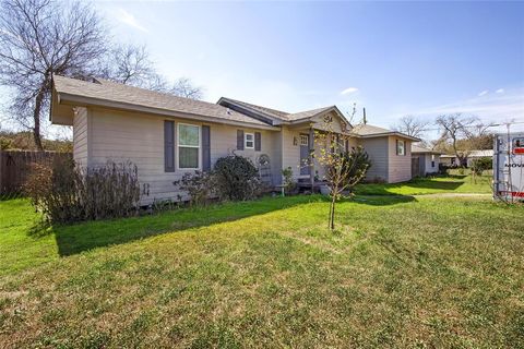 Single Family Residence in Beeville TX 304 Inez Street.jpg