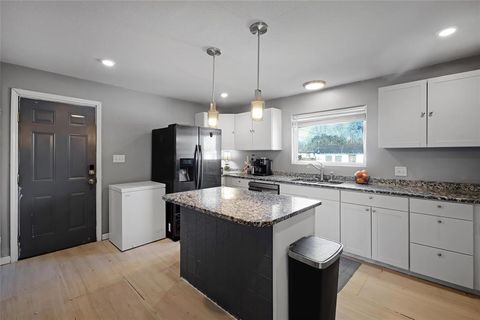 Single Family Residence in Beeville TX 304 E Inez Street 2.jpg