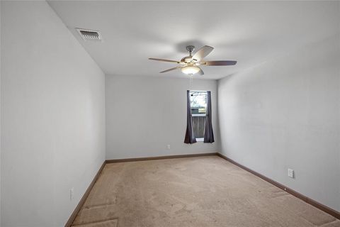 Single Family Residence in Beeville TX 304 E Inez Street 24.jpg