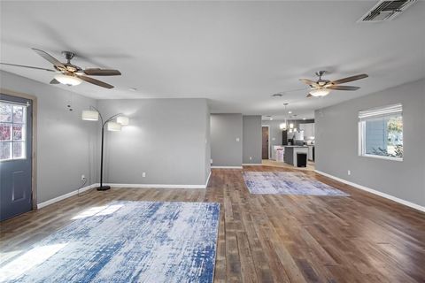 Single Family Residence in Beeville TX 304 E Inez Street 10.jpg
