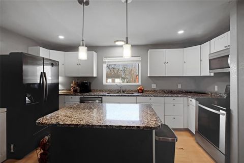 Single Family Residence in Beeville TX 304 E Inez Street 3.jpg
