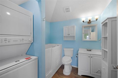 Single Family Residence in Beeville TX 304 E Inez Street 35.jpg