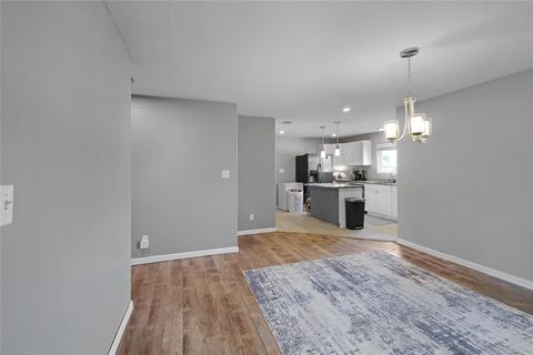 Single Family Residence in Beeville TX 304 E Inez Street 11.jpg