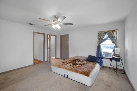 Single Family Residence in Beeville TX 304 E Inez Street 17.jpg