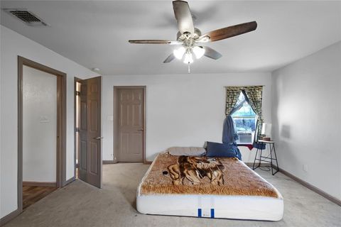 Single Family Residence in Beeville TX 304 E Inez Street 14.jpg