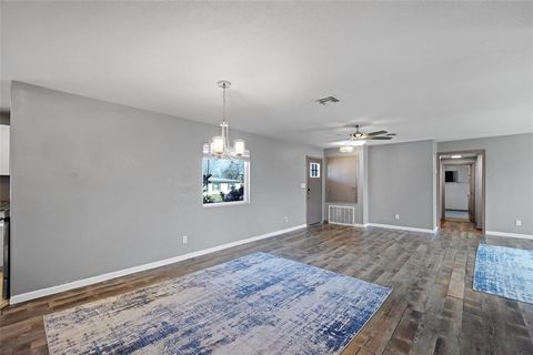 Single Family Residence in Beeville TX 304 E Inez Street 5.jpg