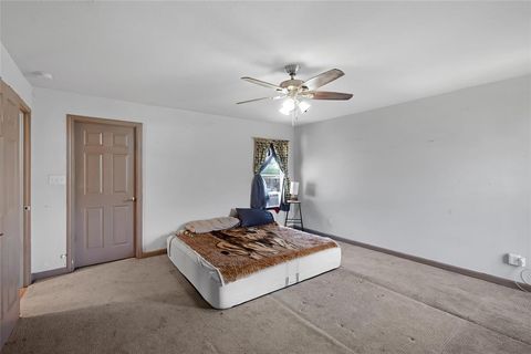 Single Family Residence in Beeville TX 304 E Inez Street 16.jpg