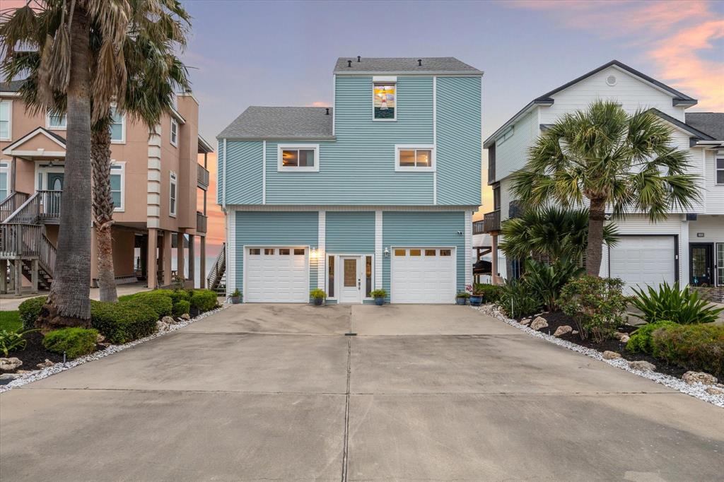 251 Isles End Rd, Tiki Island, TX 77554 photo
