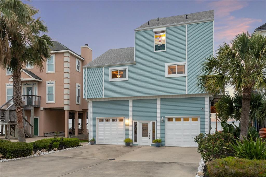 251 Isles End Rd, Tiki Island, TX 77554 photo