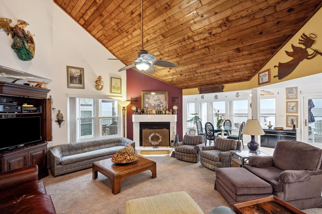 251 Isles End Rd, Tiki Island, TX 77554 photo