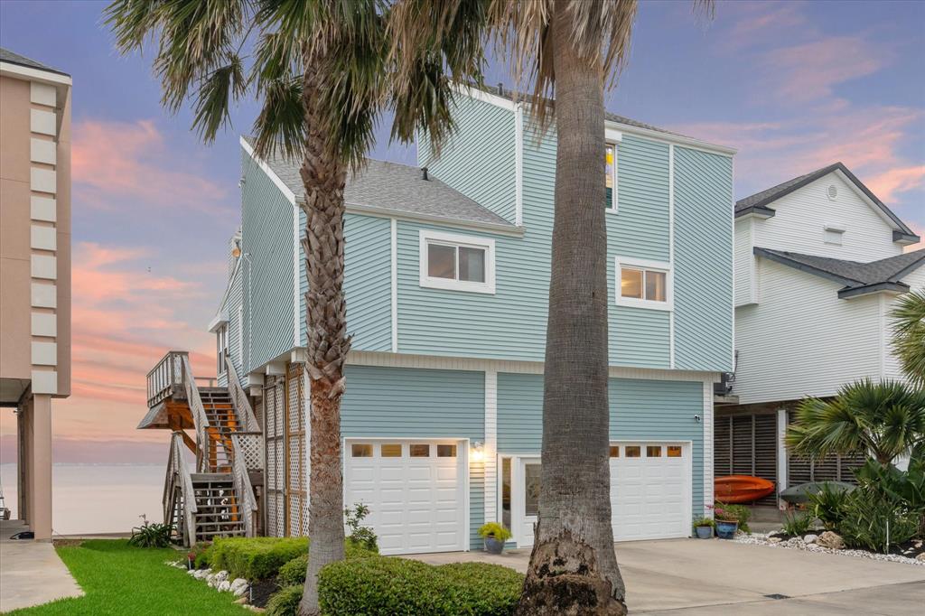 251 Isles End Rd, Tiki Island, TX 77554 photo